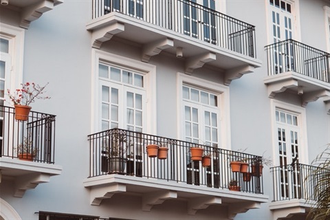apartment building.jpg