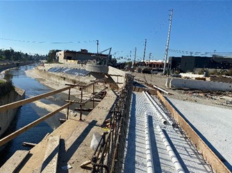 Image of Higuera Street Bridge showing partial reconstruction.