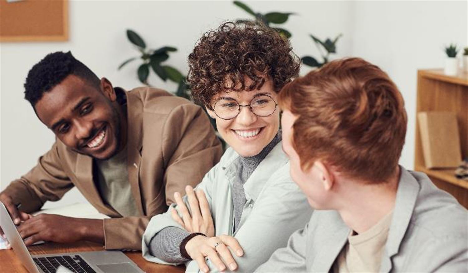 three people having a conversation