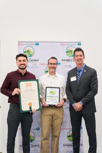 Photograph of Mayor Dan O'Brien presenting Soaring Towers with 2025 Sustainable Business Certification Award 2025-09-23